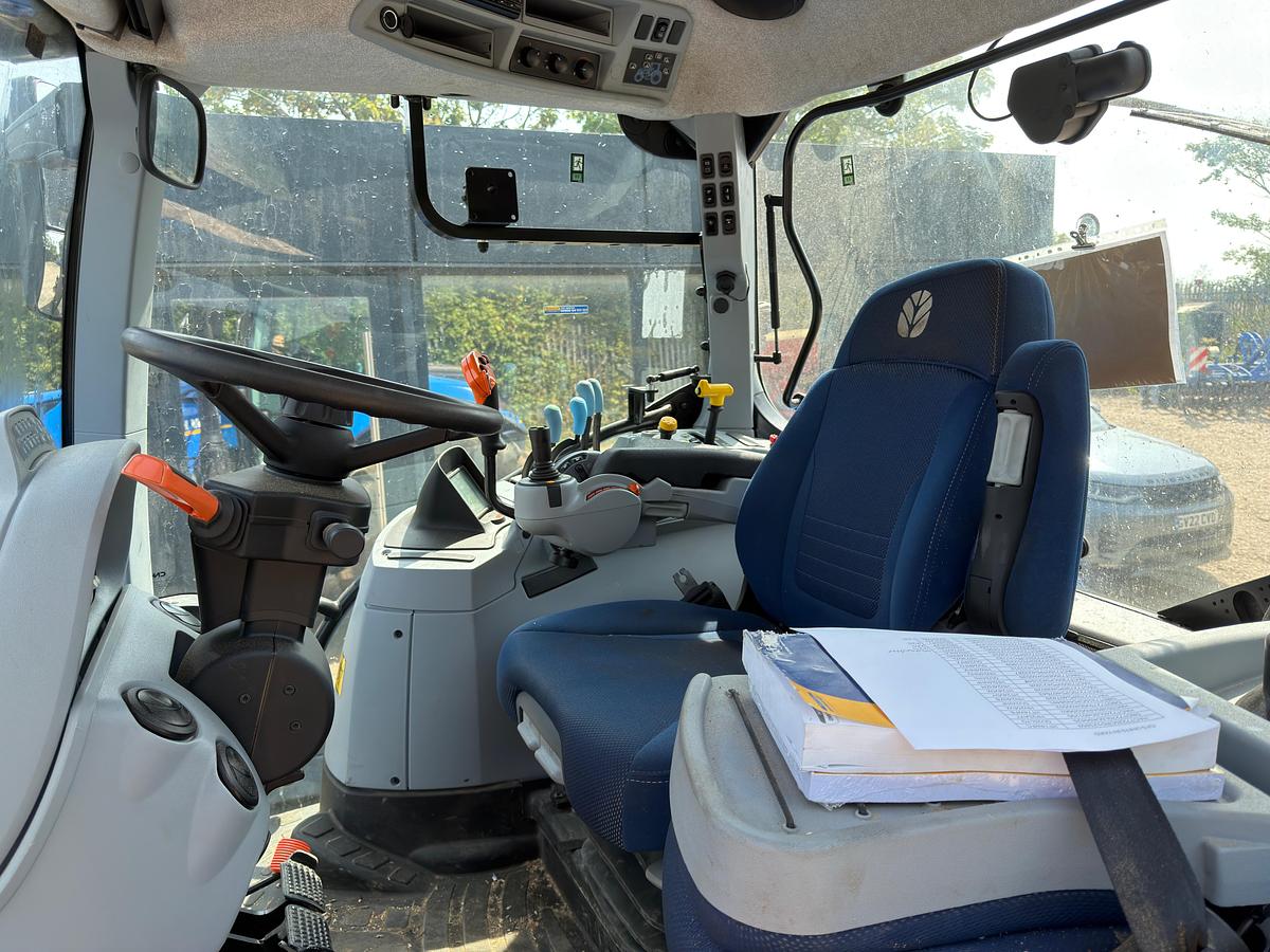 Used 2025 NEW HOLLAND T7.245 POWER COMMAND