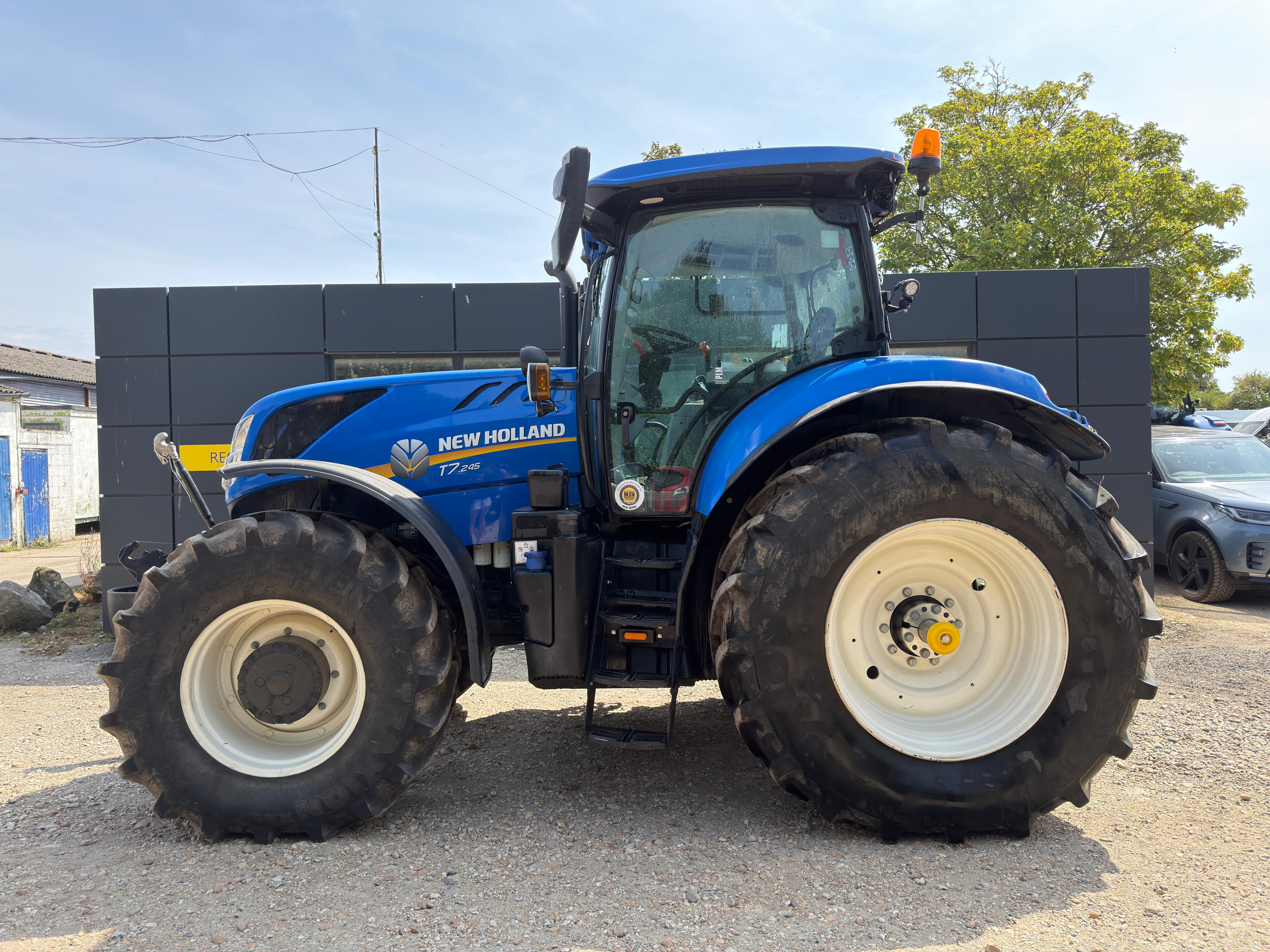 Used 2025 NEW HOLLAND T7.245 POWER COMMAND