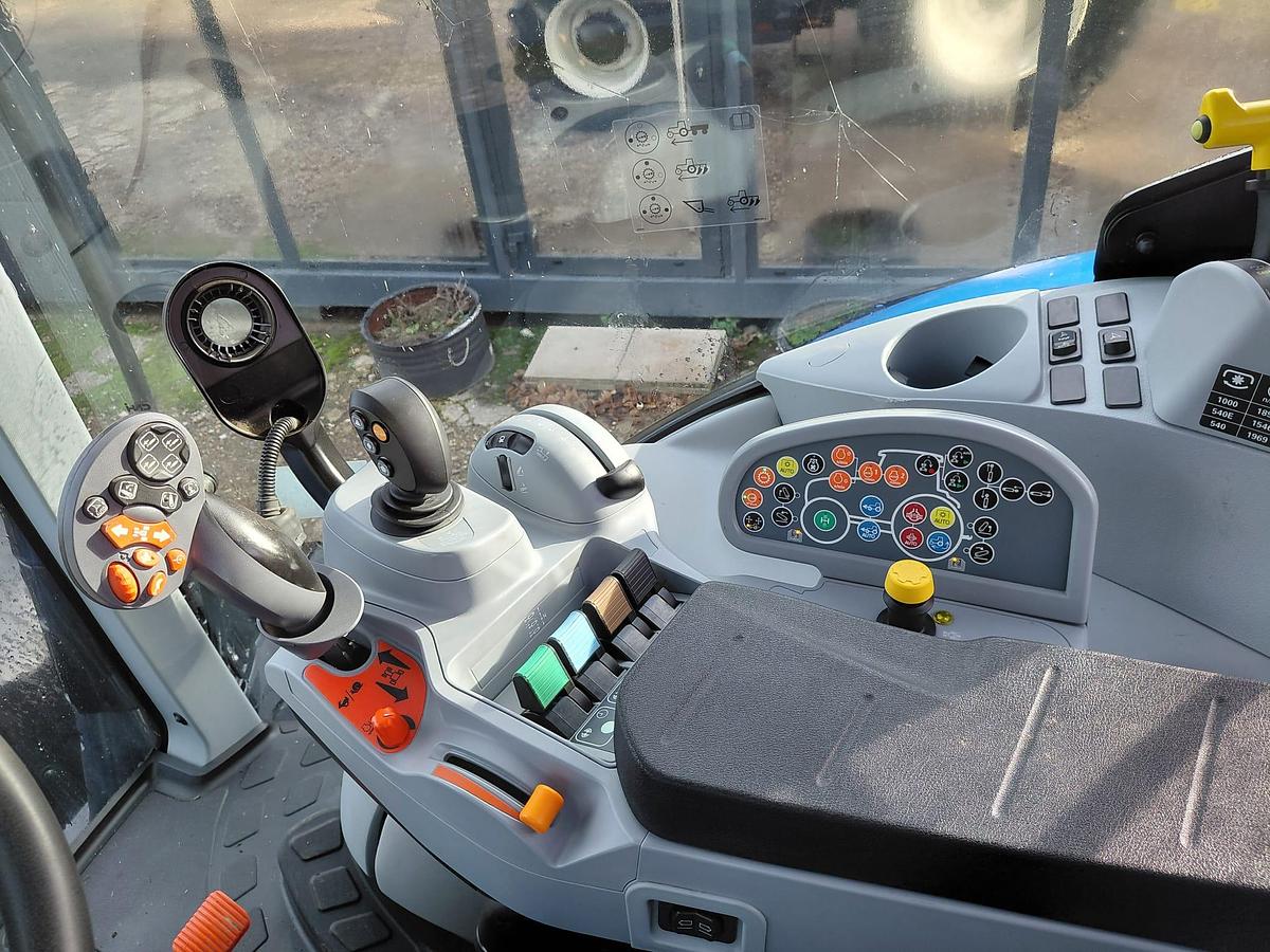 Used 2024 NEW HOLLAND T7.225 AUTO COMMAND