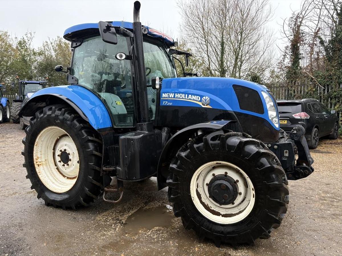 Used 2014 NEW HOLLAND T7.210