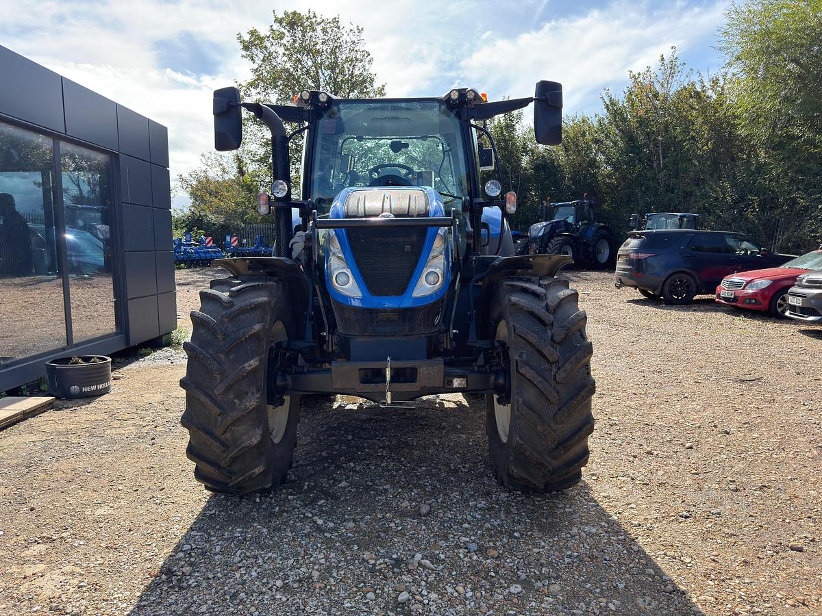 Used 2025 NEW HOLLAND T5.140