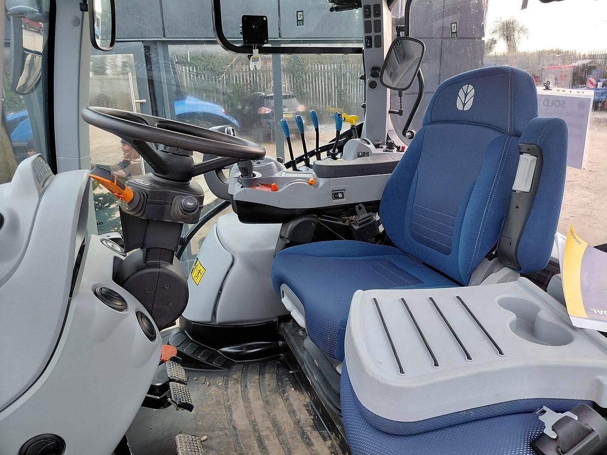 Used 2024 NEW HOLLAND T6.180