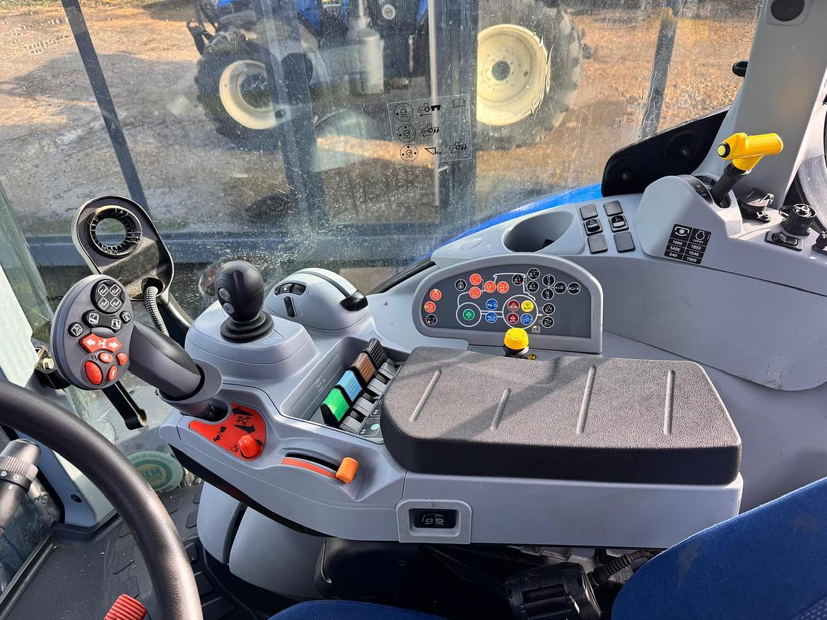 Used 2024 NEW HOLLAND T7.225 AUTO COMMAND