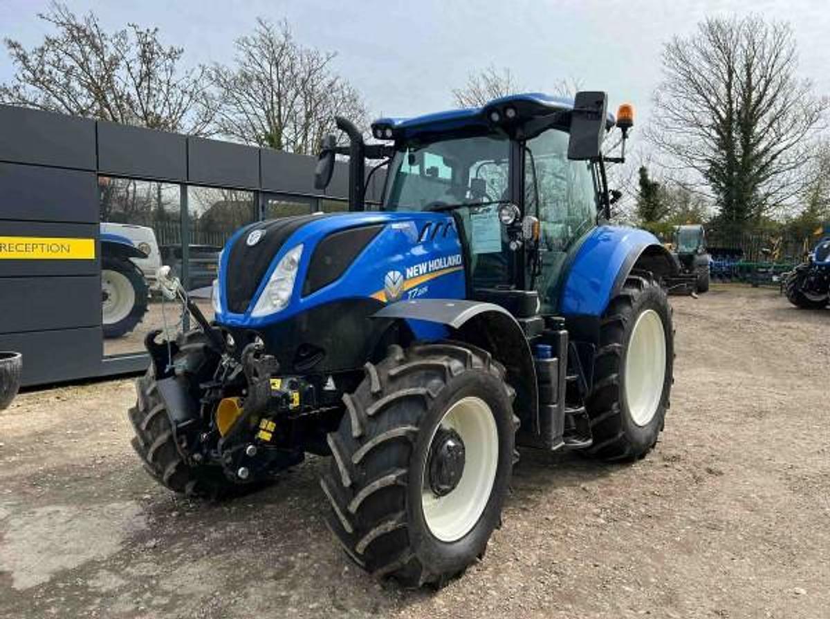Used NEW HOLLAND T7.225