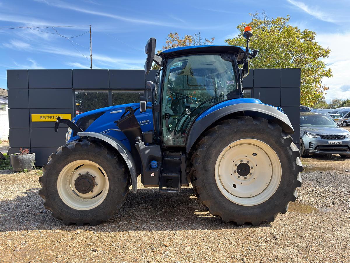 Used 2025 NEW HOLLAND T5.140