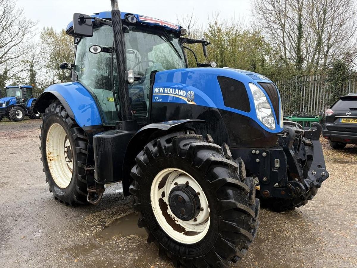 Used 2014 NEW HOLLAND T7.210