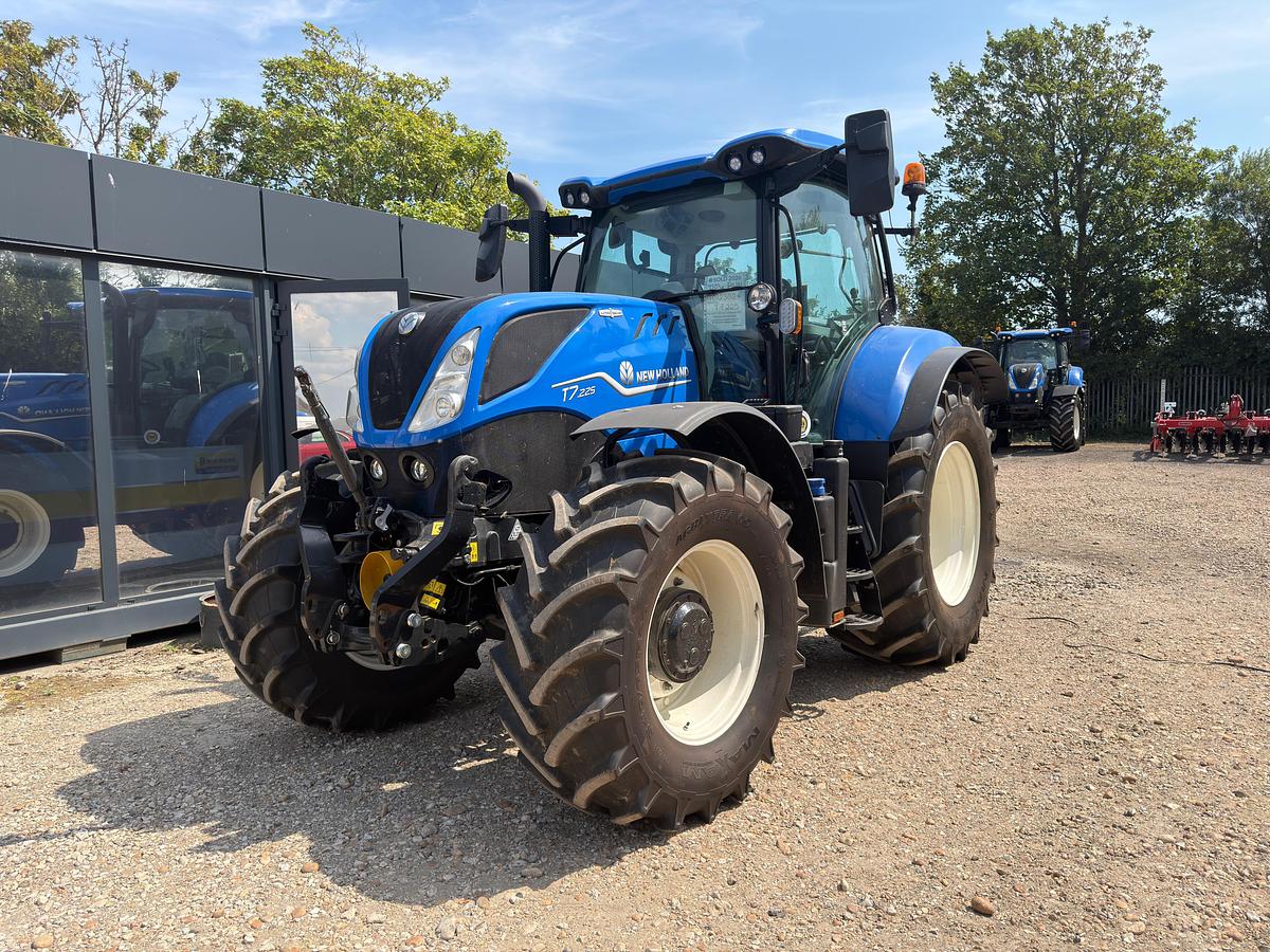 Used 2024 NEW HOLLAND T7.225