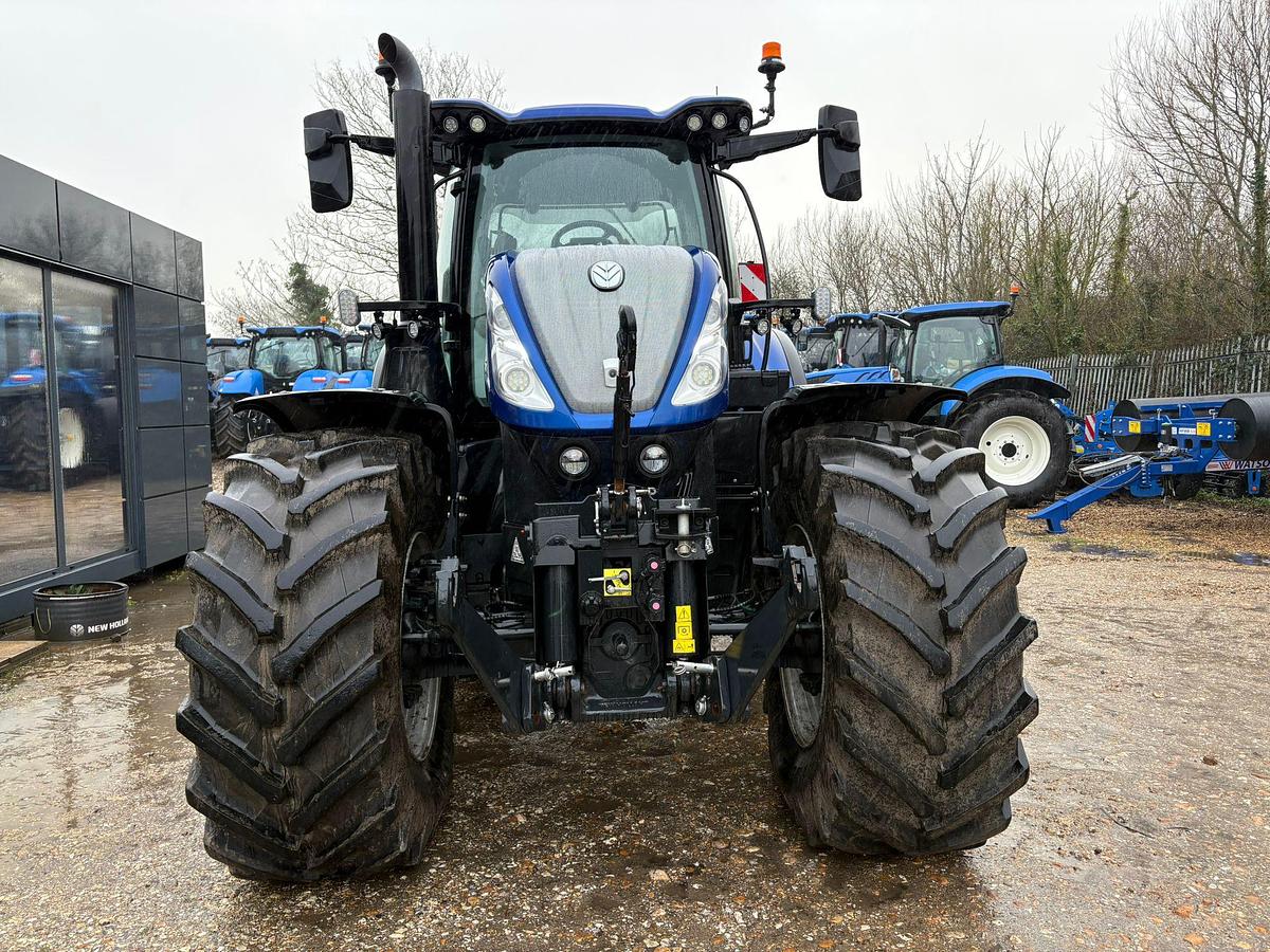 Used 2025 NEW HOLLAND T7.300 PLMI AUTO COMMAND