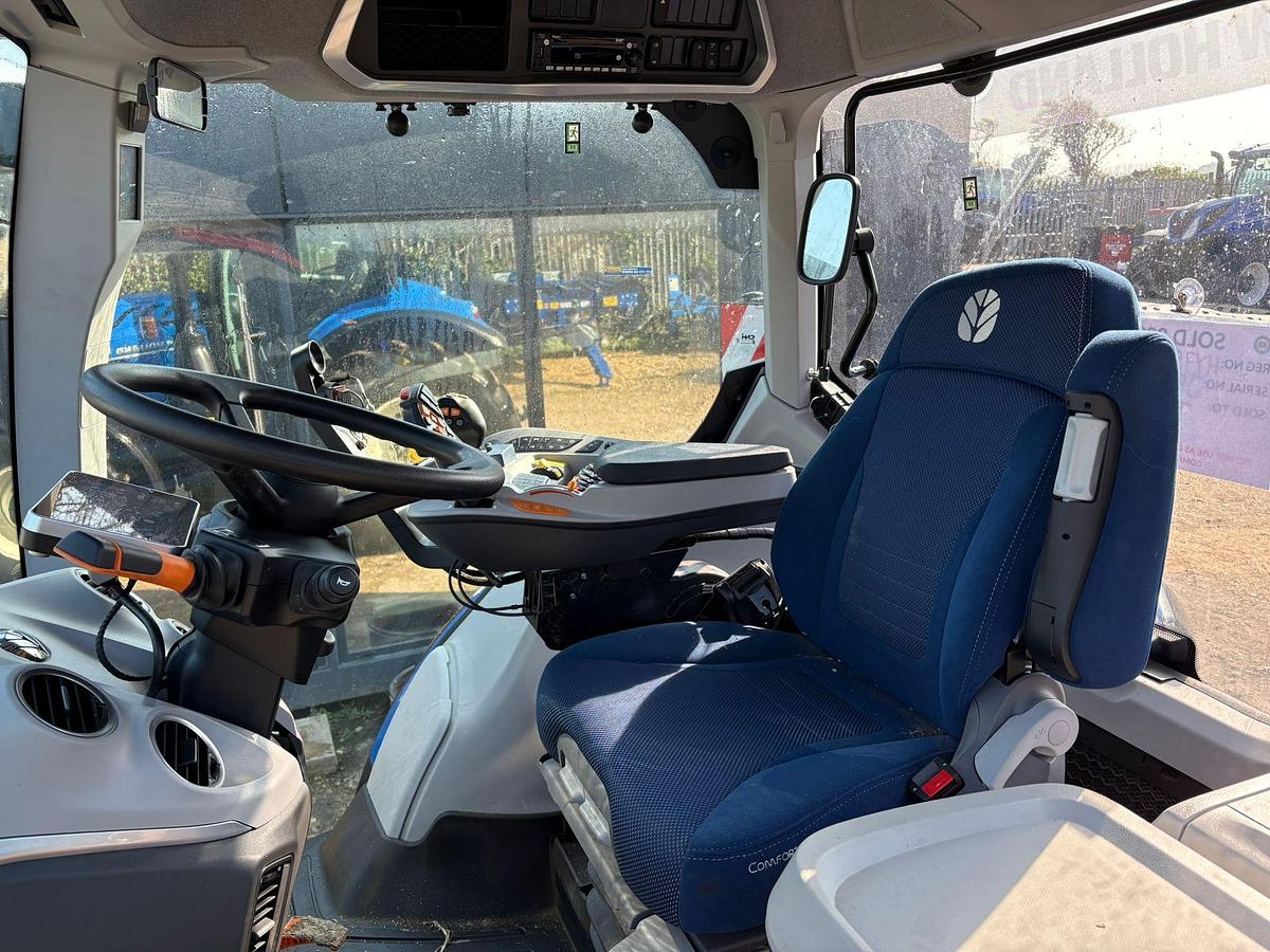 Used 2025 NEW HOLLAND T7.245 POWER COMMAND