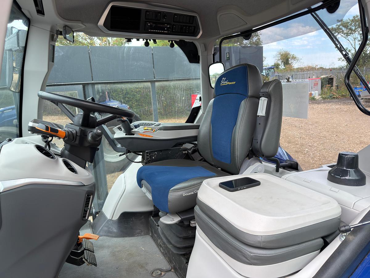Used 2025 NEW HOLLAND T7.315 HD PLMI AUTO COMMAND