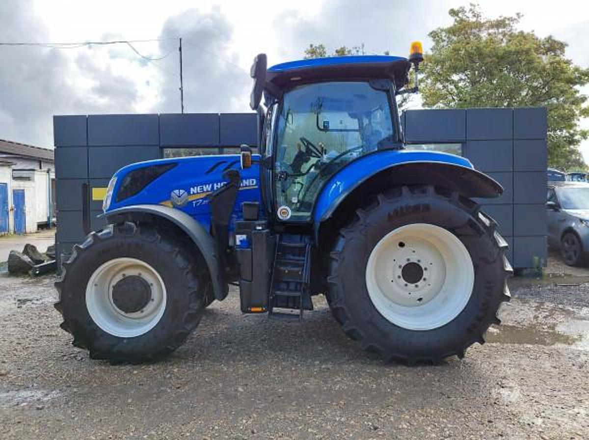 Used NEW HOLLAND T7.210