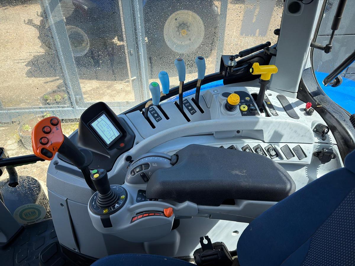 Used 2025 NEW HOLLAND
