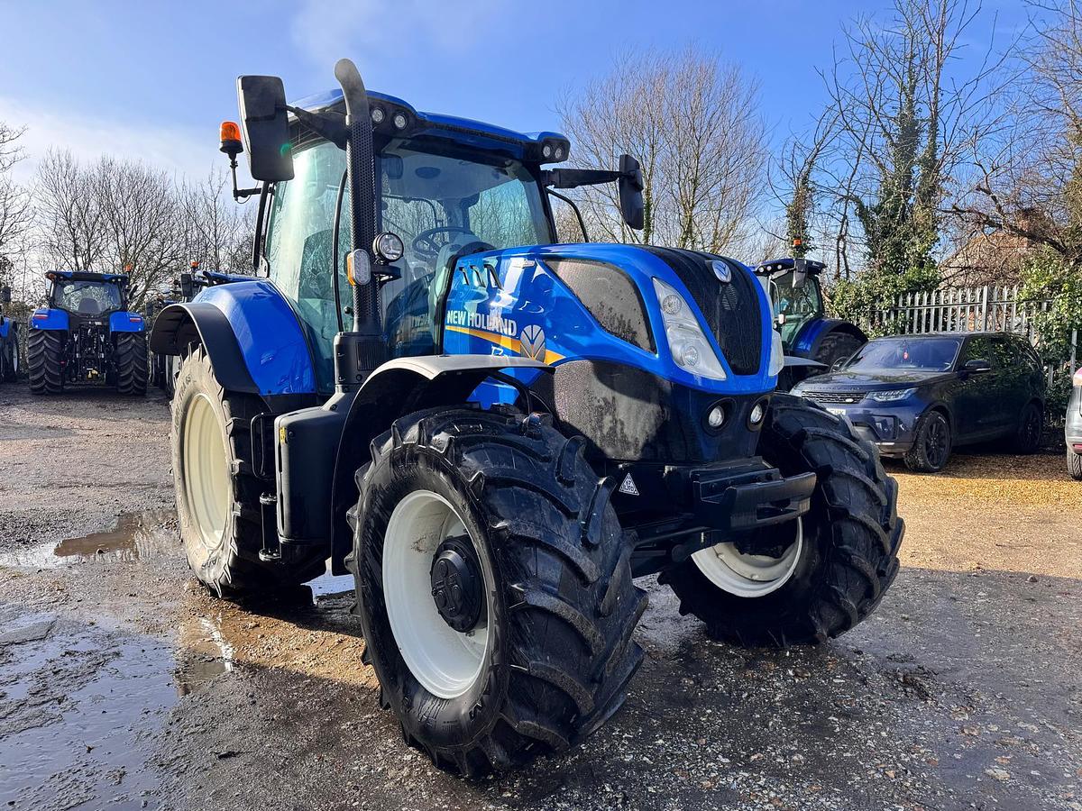 Used 2024 NEW HOLLAND T7.225 AUTO COMMAND