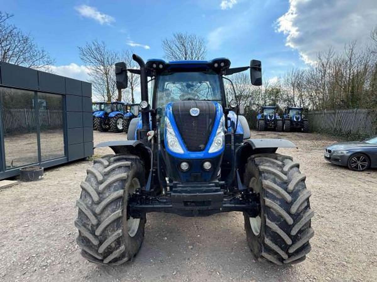 Used NEW HOLLAND T7.225