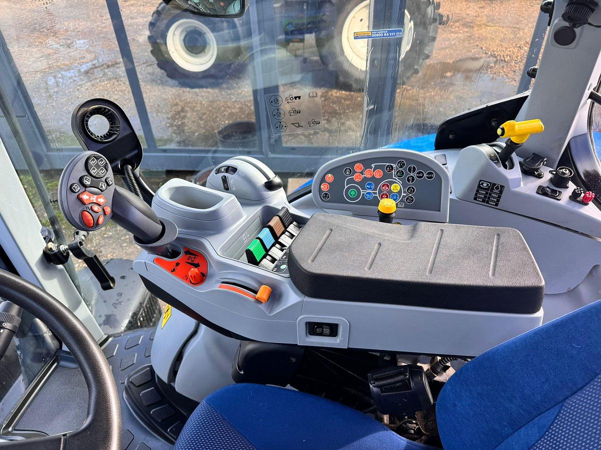 Used 2024 NEW HOLLAND T7.225 AUTO COMMAND
