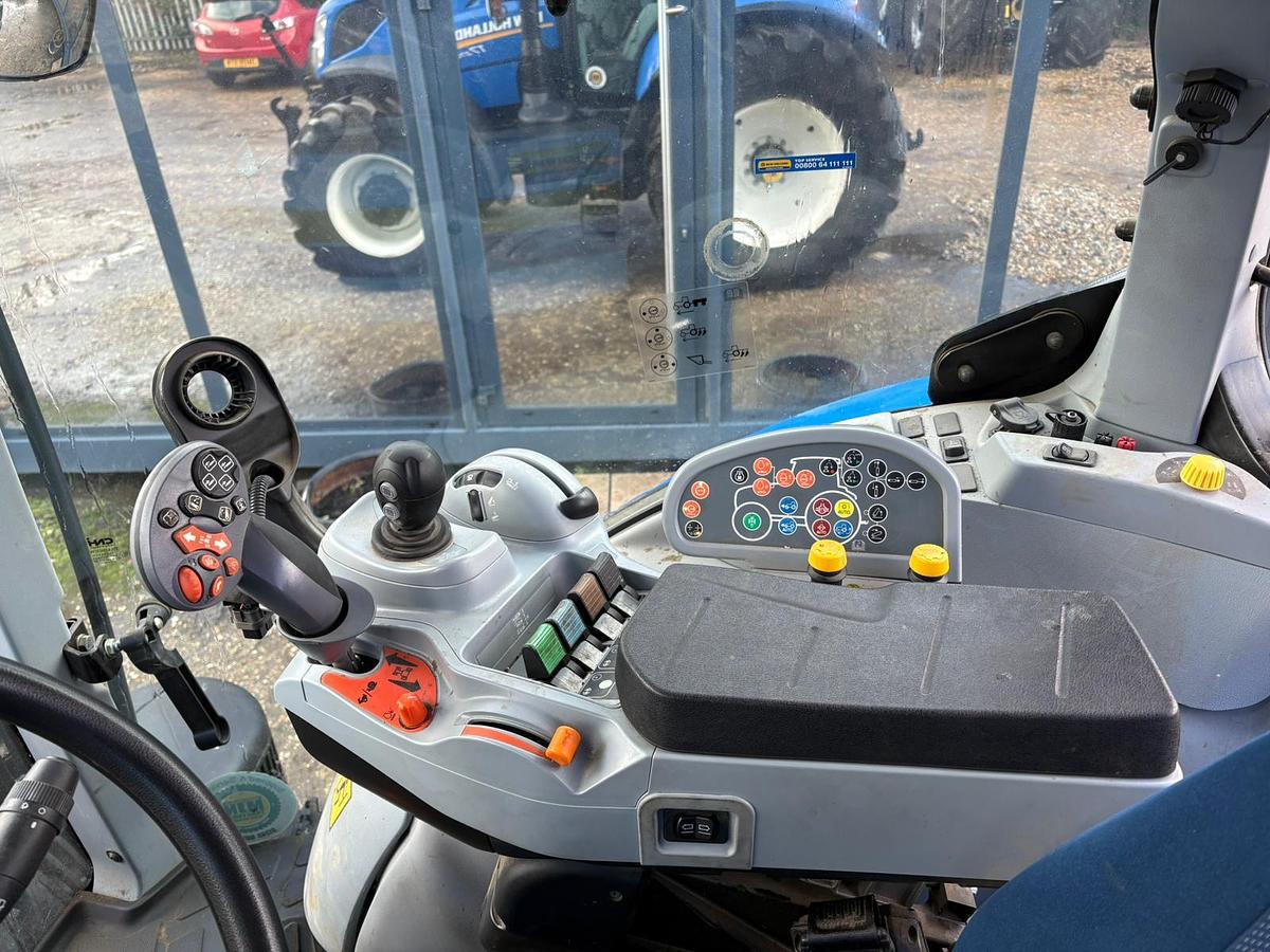 Used 2024 NEW HOLLAND T7.270 AUTO COMMAND