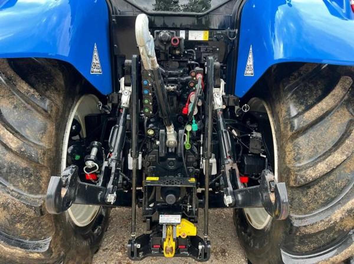 Used NEW HOLLAND T7.225
