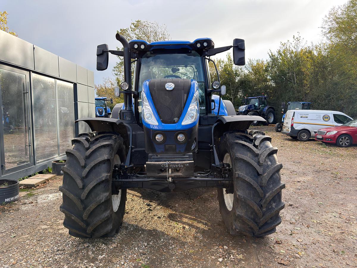 Used 2025 NEW HOLLAND T7.225