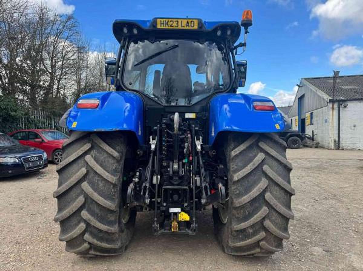 Used NEW HOLLAND T7.225