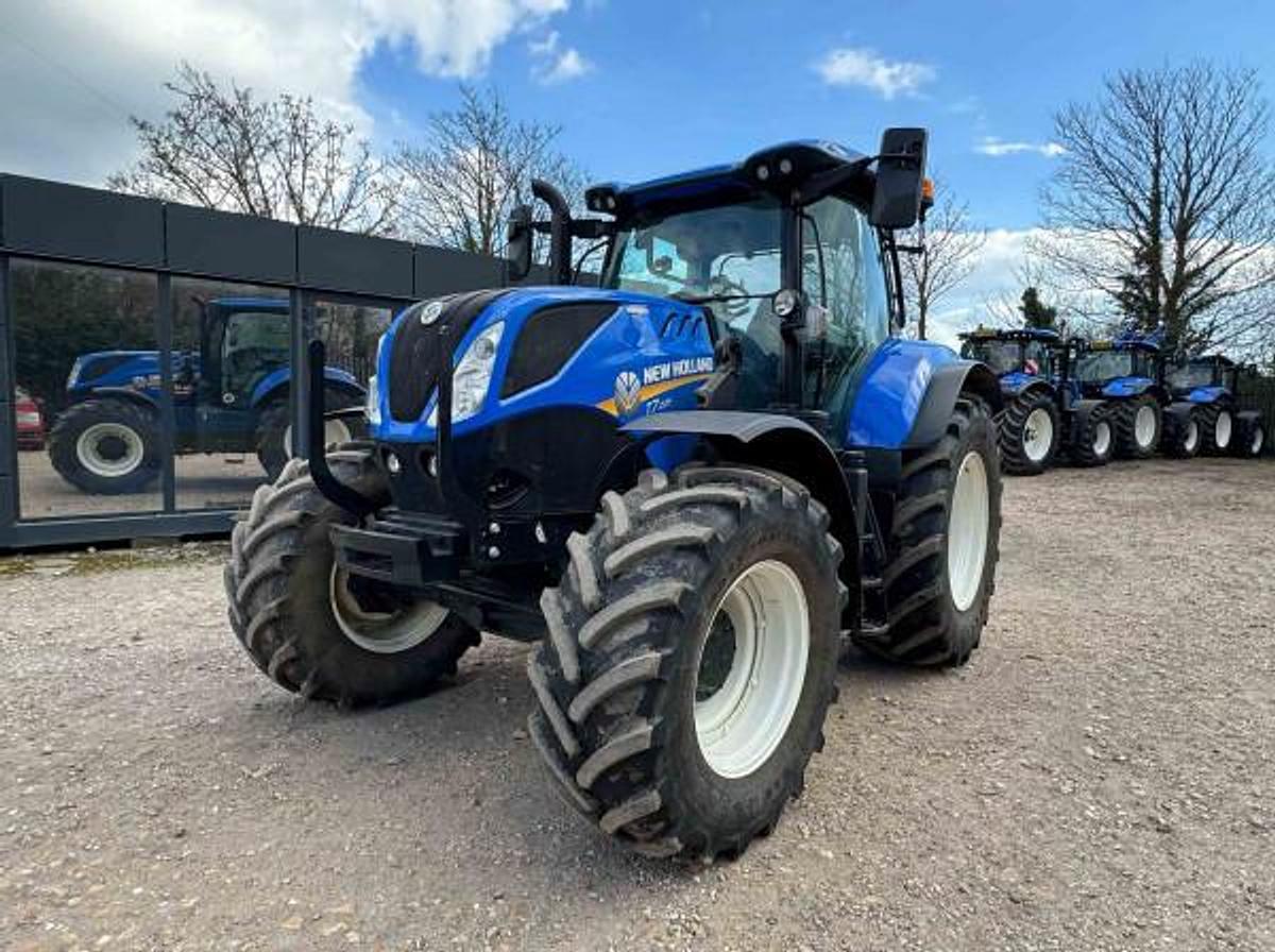 Used NEW HOLLAND T7.225