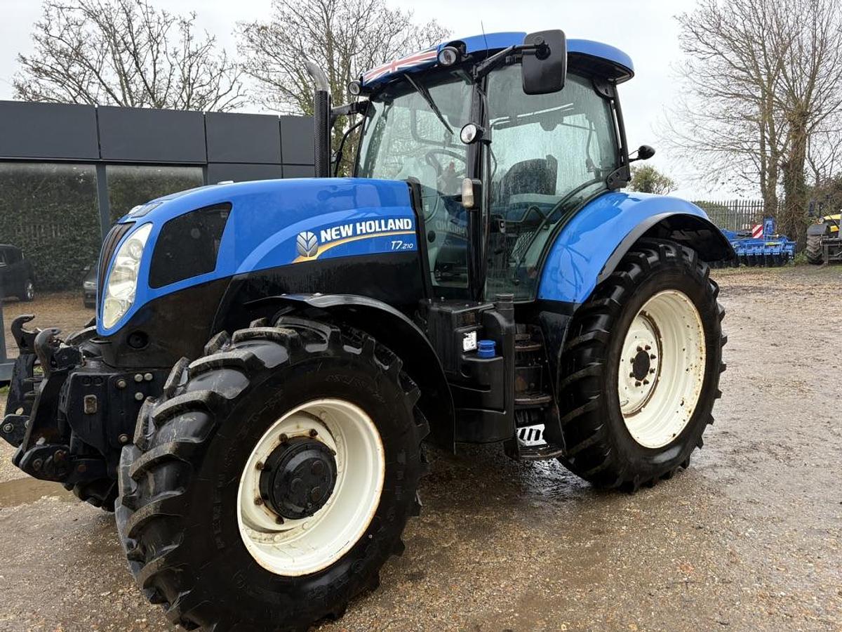 Used 2014 NEW HOLLAND T7.210