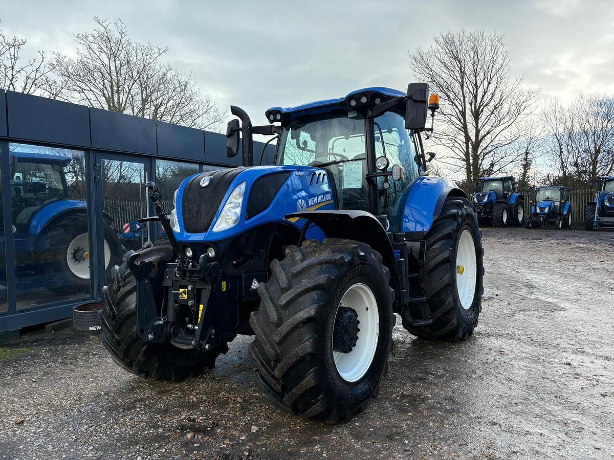 Used 2024 NEW HOLLAND T7.270 AUTO COMMAND
