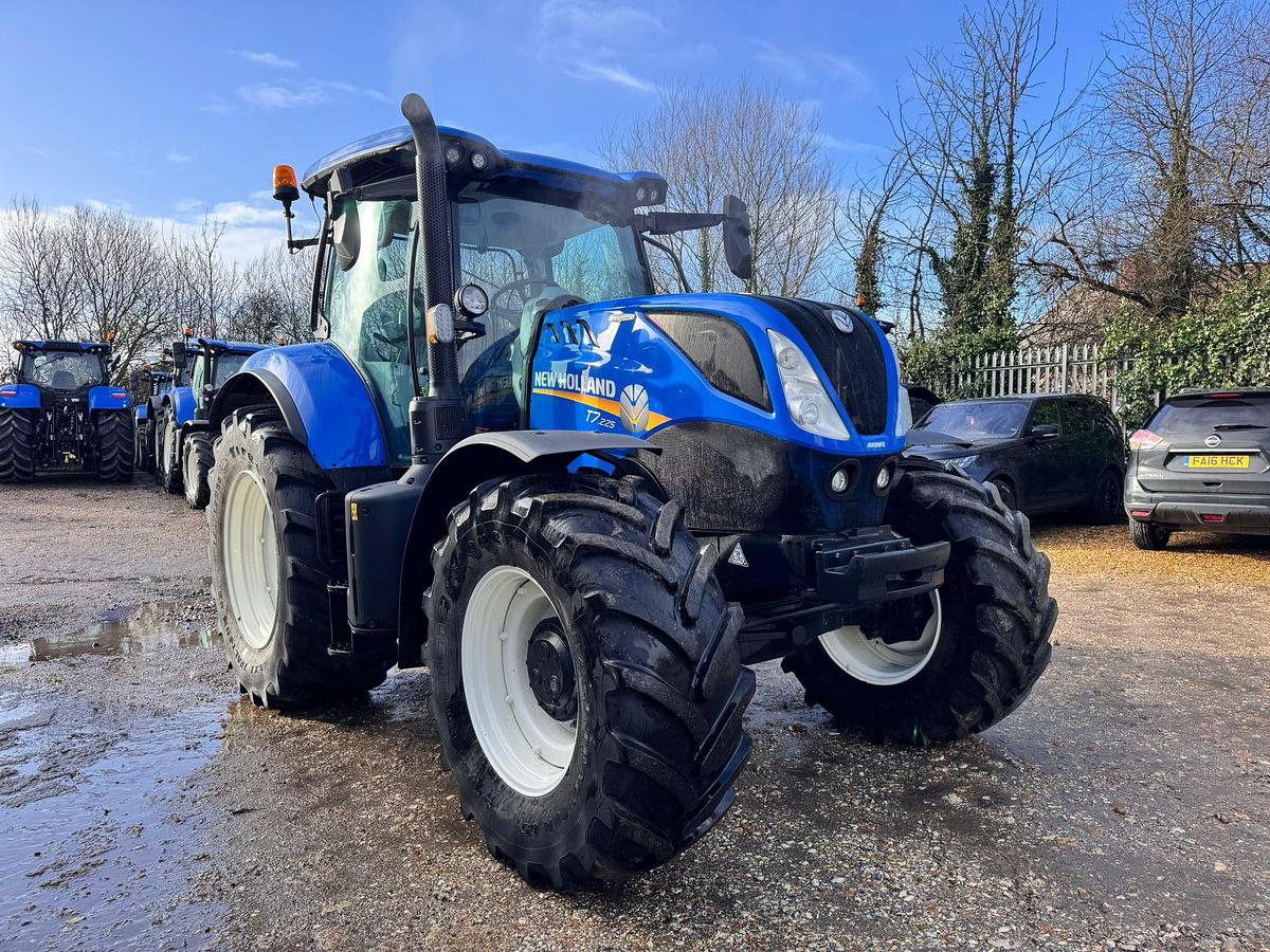 Used 2024 NEW HOLLAND T7.225 AUTO COMMAND