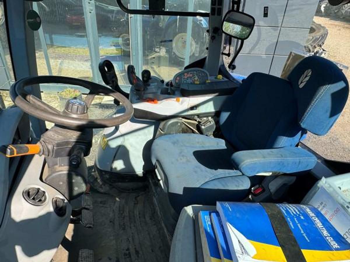 Used NEW HOLLAND T7.270 AUTO COMMAND