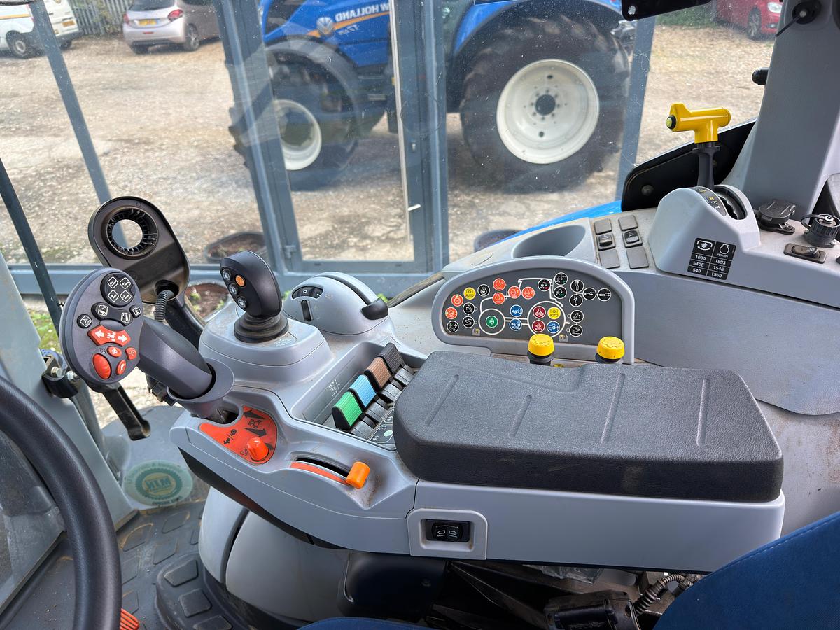 Used 2024 NEW HOLLAND T7.225