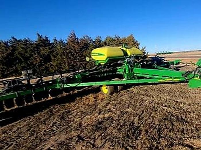 Used 2011 John Deere DB60 Planter - 47 Row 15