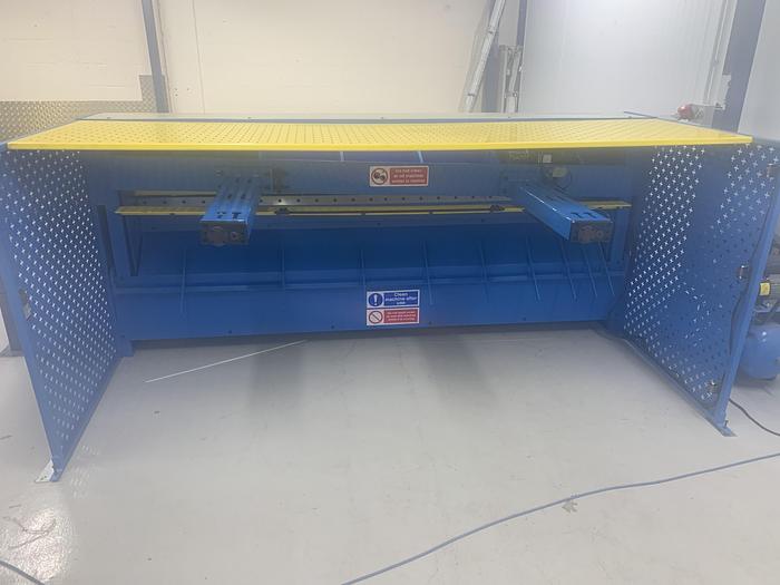 MACH- CUT MECHANICAL GUILLOTINES 2500mm x 3mm