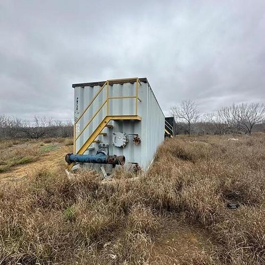 Used Wichita 500bbl Open Top Frac Tanks w/ Gas Busters – Corrugated Steel, V-bottom, Used Basic Refurb (2005)