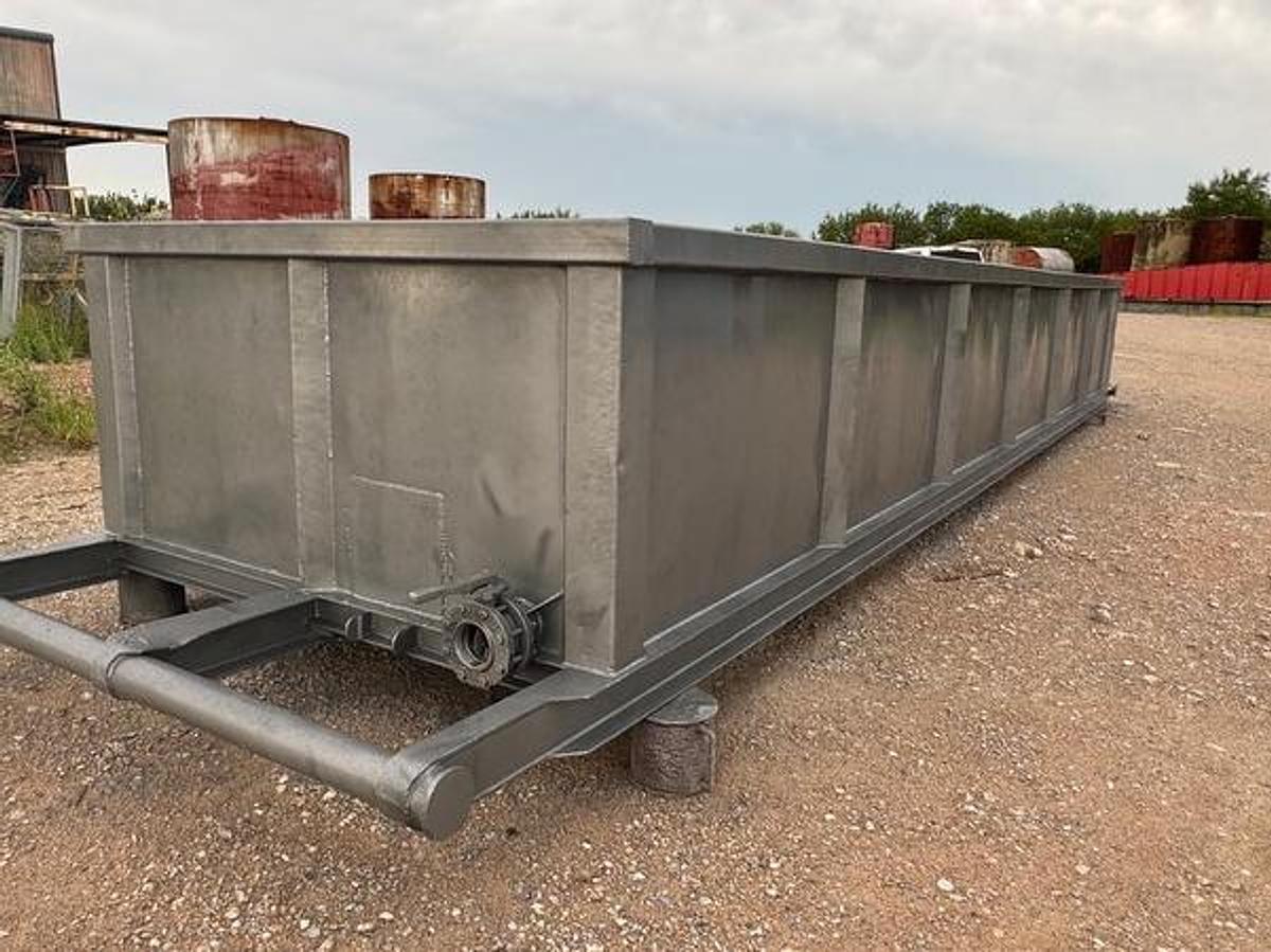 Refurbished Refurbed 200bbl low wall skidded open top tanks
