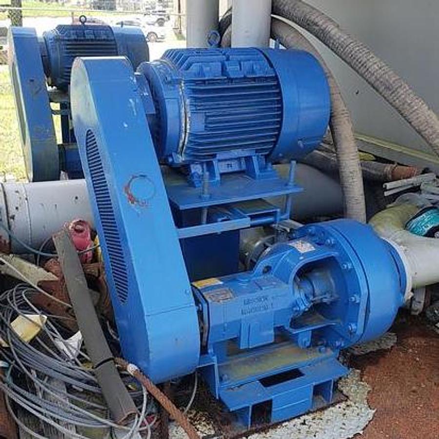 Used 500BBL Mix Tank - Round Bottom, Skidded, Dual Agitators, Pumps Included, Like New