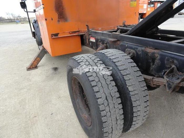 Used 2011 FREIGHTLINER BUSINESS CLASS M2 106
