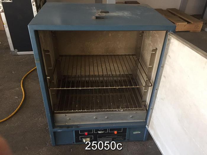 Used Blue M SW-17TA-1 Lab Oven 200 Degrees C/392 Degrees F, 120 Volts, 60 Hz, Phase 1, Line Current 13 Amps #25050