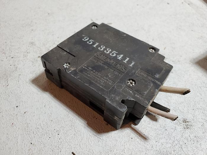 Used (Lot of 4) SIEMENS E82617 20 AMP 120 VOLT