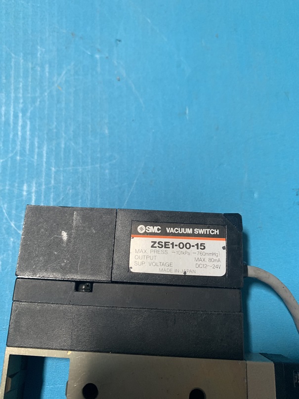 Used smc vacuum ejector and vacuum switch  zm073n ;zse1-00-15
