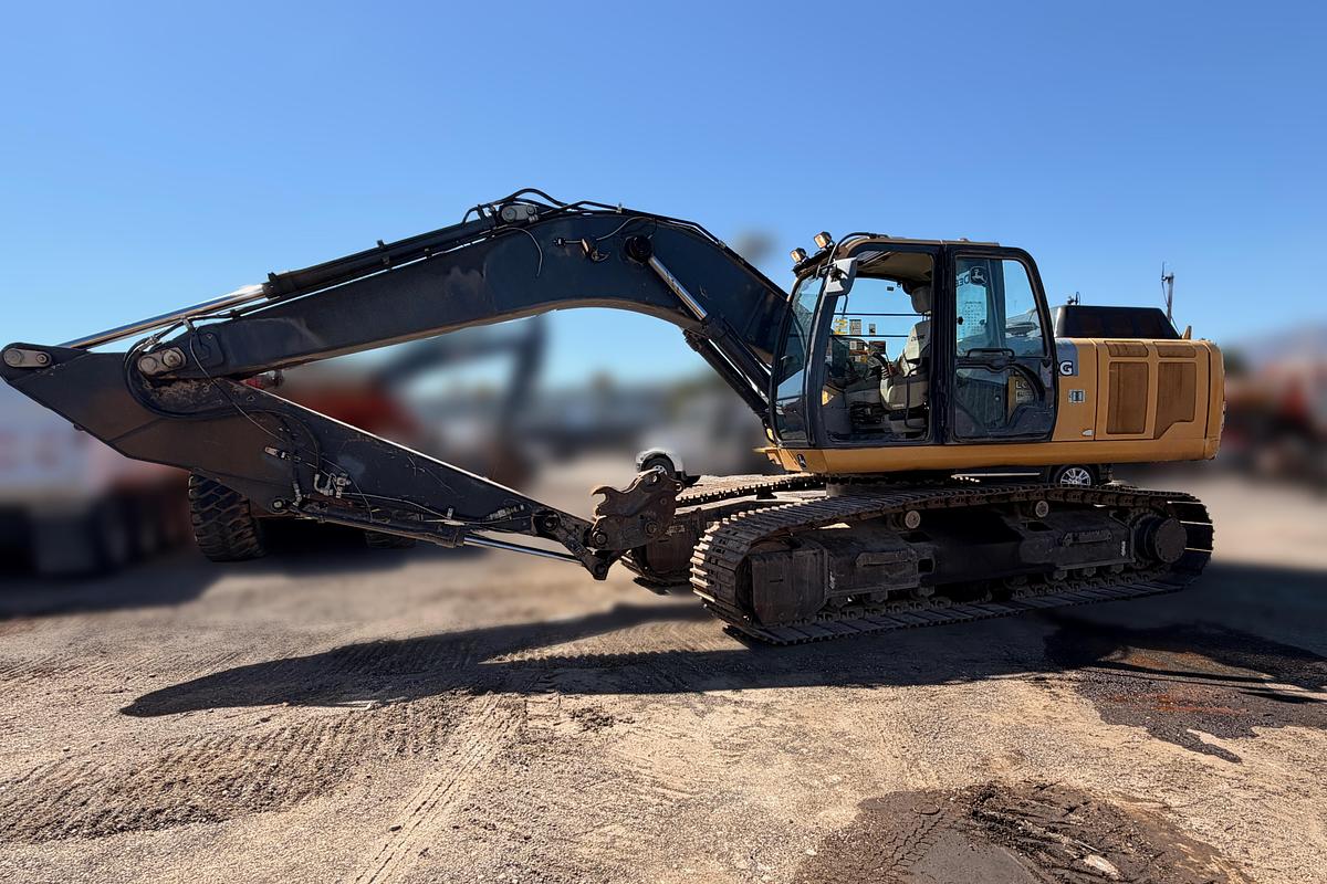 Used 2013 John Deere 290G LC Excavator
