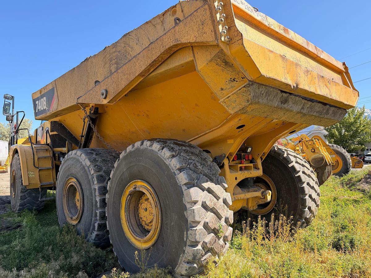 Used 2014 caterpillar 740b