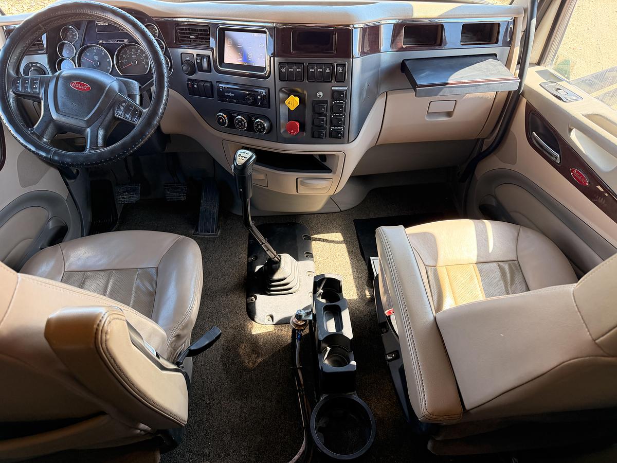 Used 2017 Peterbilt 579 Sleeper Tractor, 565 HP, 18sp manual transmission