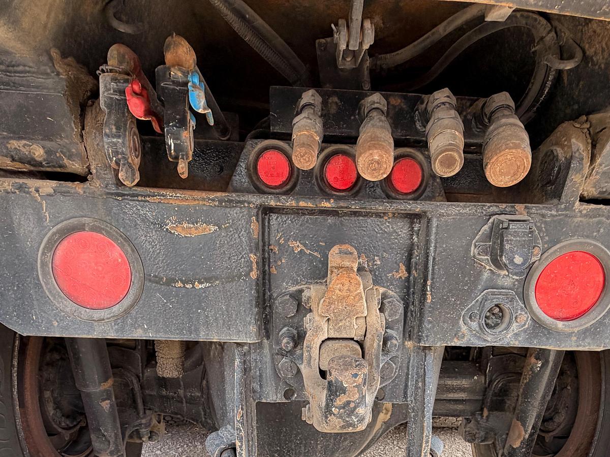 Used Freightliner FLD120SD