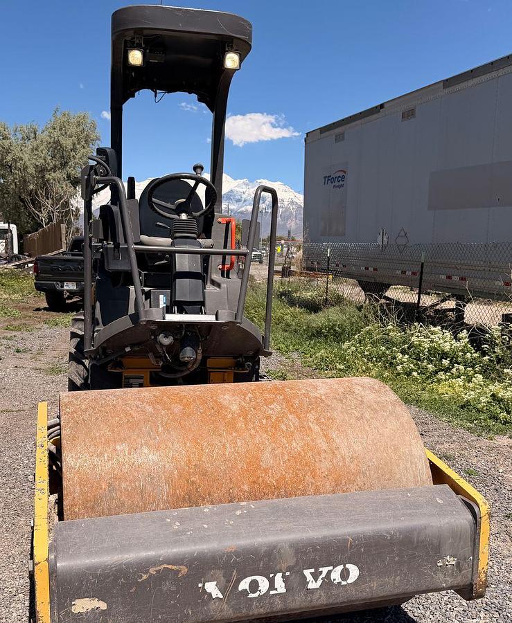 Used 2022 Volvo SD45B Single Drum Vibratory Smooth Drum Roller, 1,166.3 hours