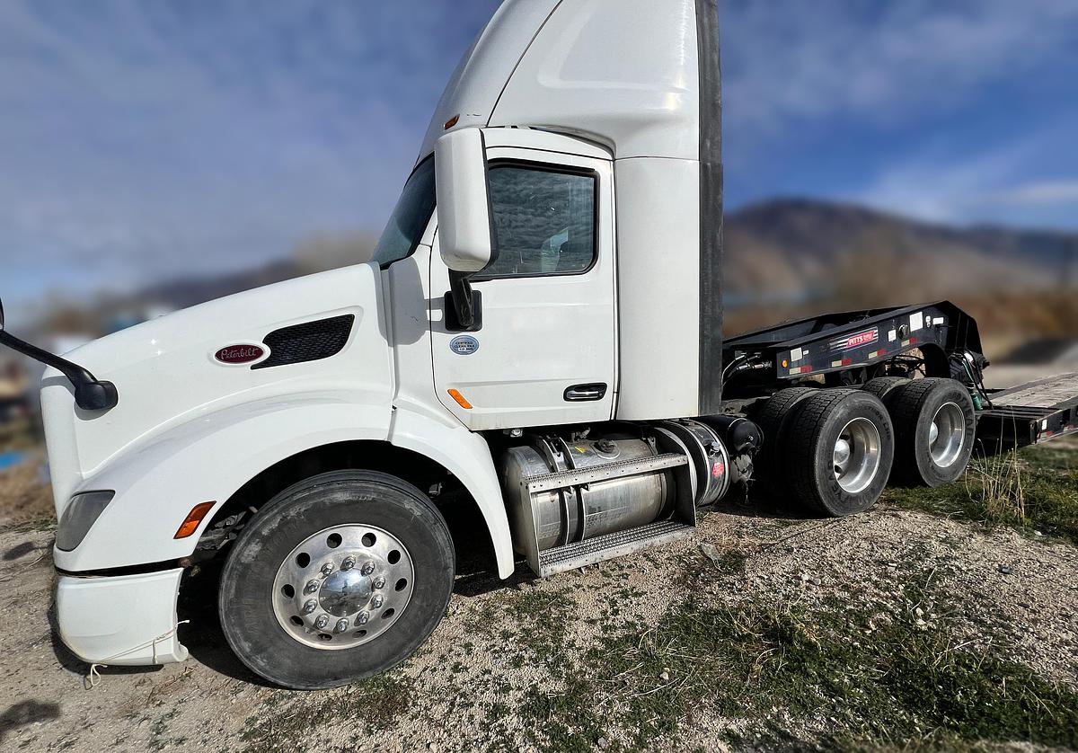 Used 2021 Peterbilt 579 High-Roof Day Cab Tractor