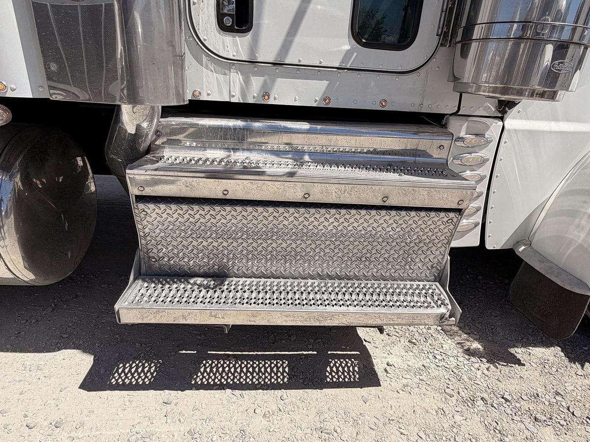 Used 2019 Peterbilt 389 with Cummins ISX15 and 18sp manual transmission