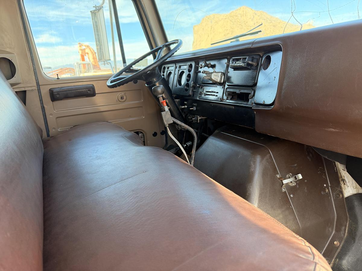 Used International box truck, model s1900 1954, year 1986, 249,931 miles, 22' aluminum box, 7' interior height, 236" wb