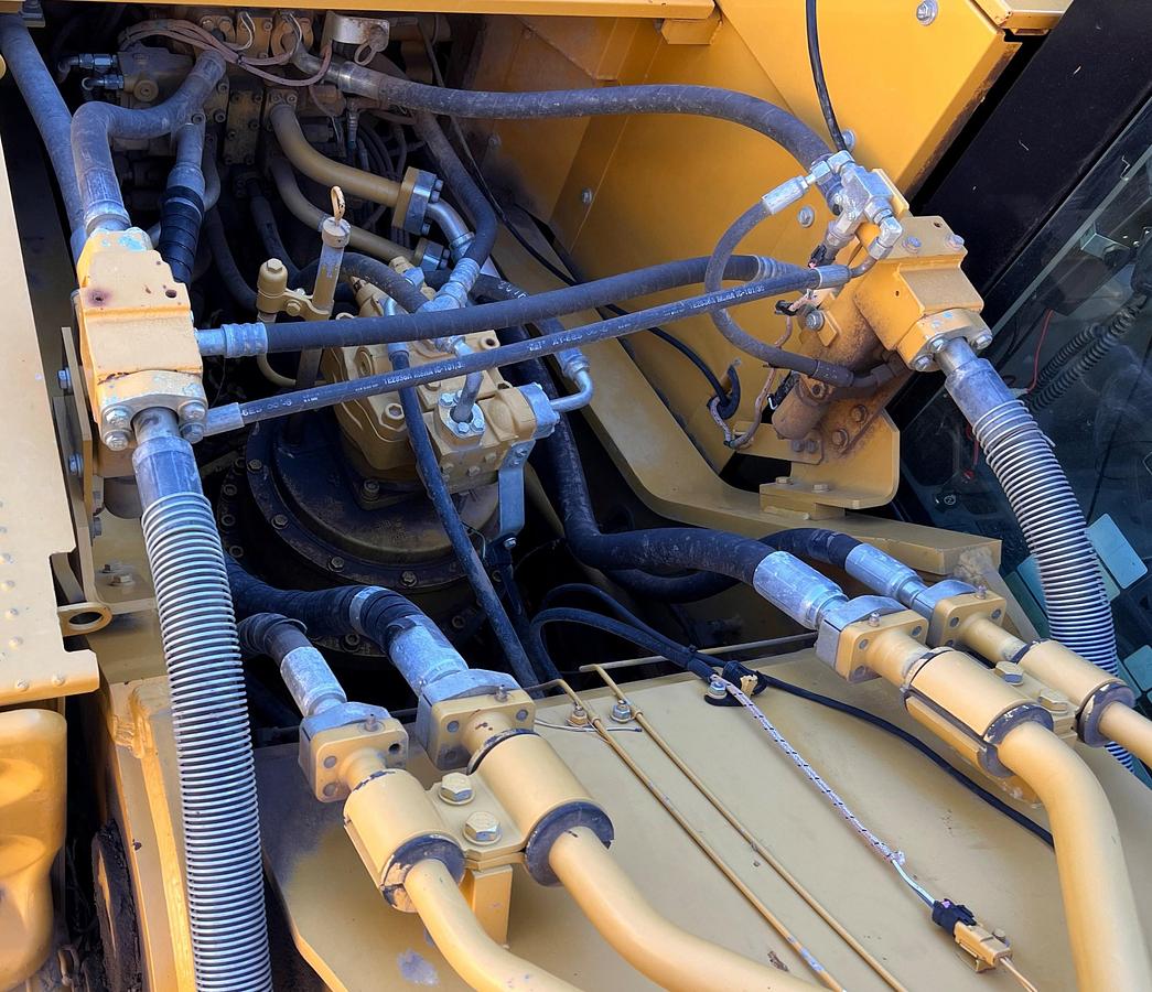 Used 2016 Caterpillar 336F L Excavator with Thumb