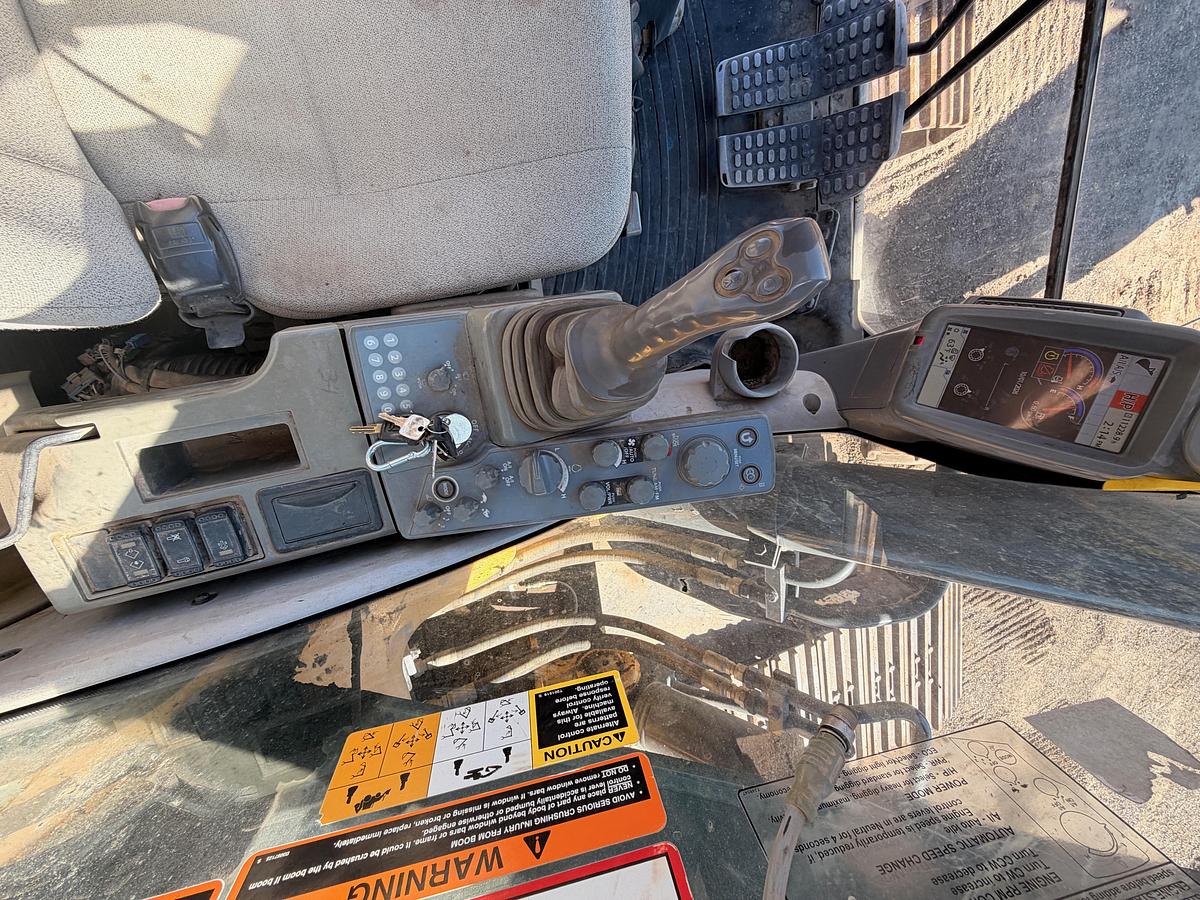 Used 2014 John Deere 290G LC Excavator