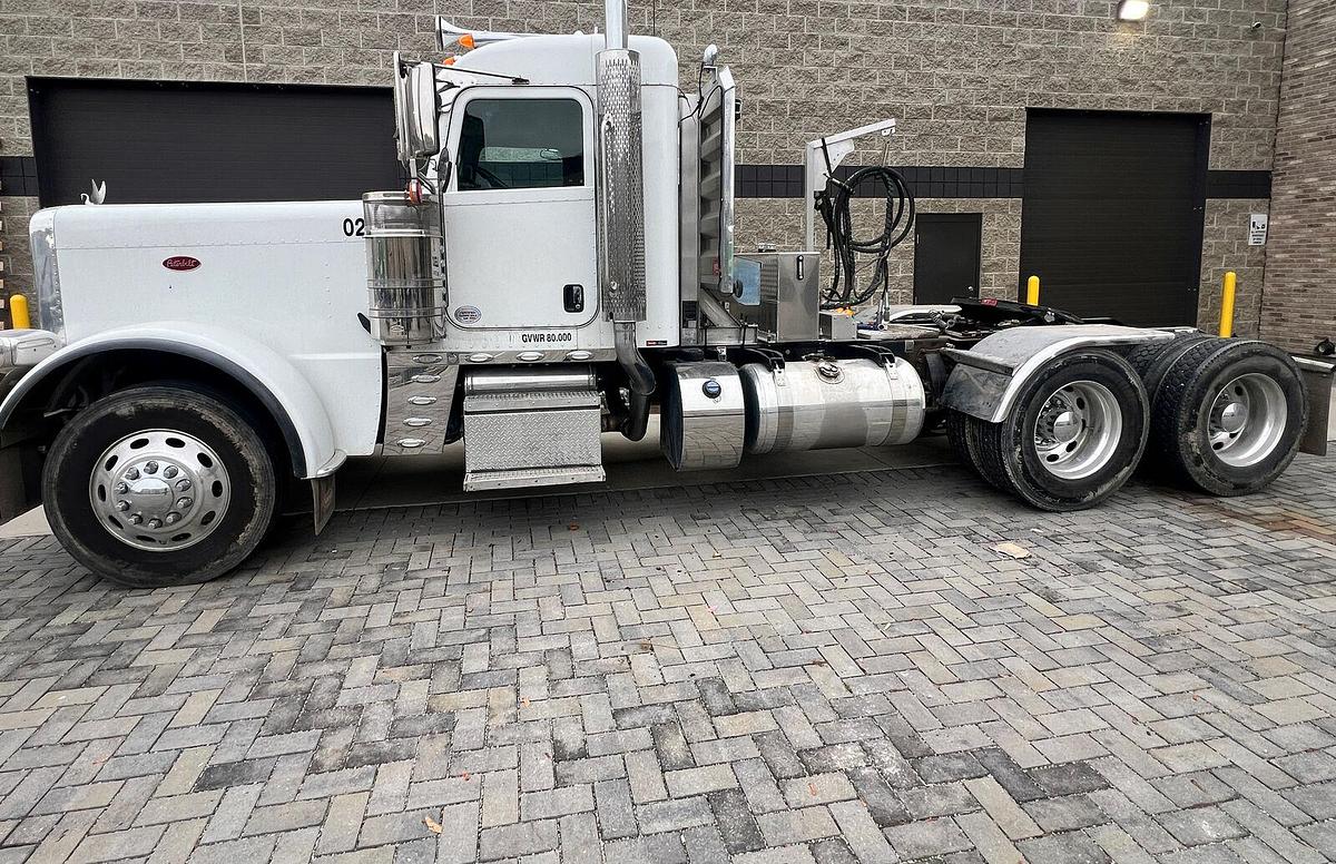 Used 2023 Peterbilt 389 Dual Axle Day Cab Semi Tractor