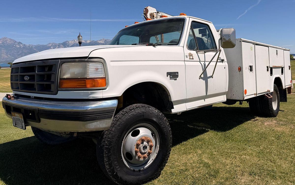 Used ***LOW MILES*** Ford F350 XL Service Truck with Crane and PowerStroke
